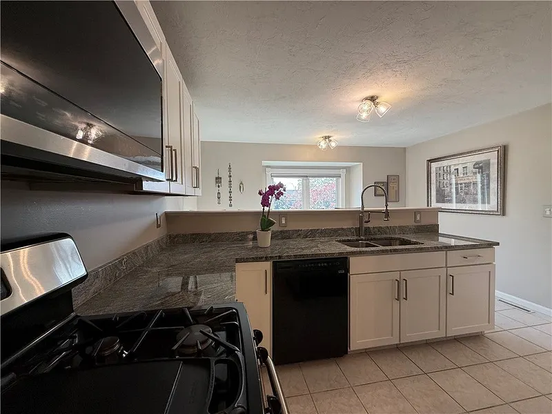35 Waterview Drive  #D Photo 3