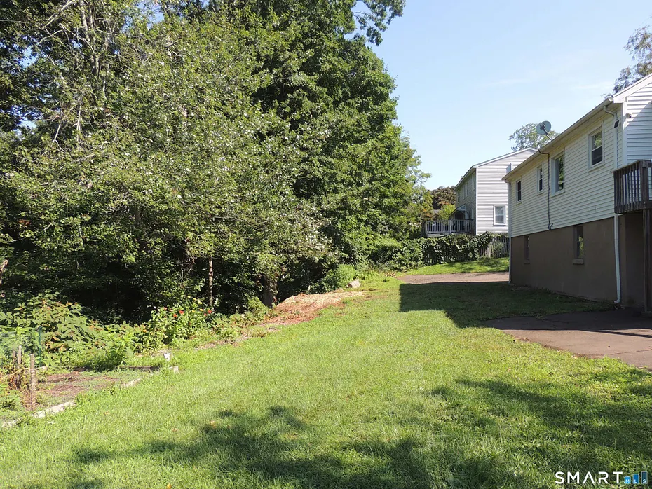 87 Hotchkiss Grove Road Photo 22