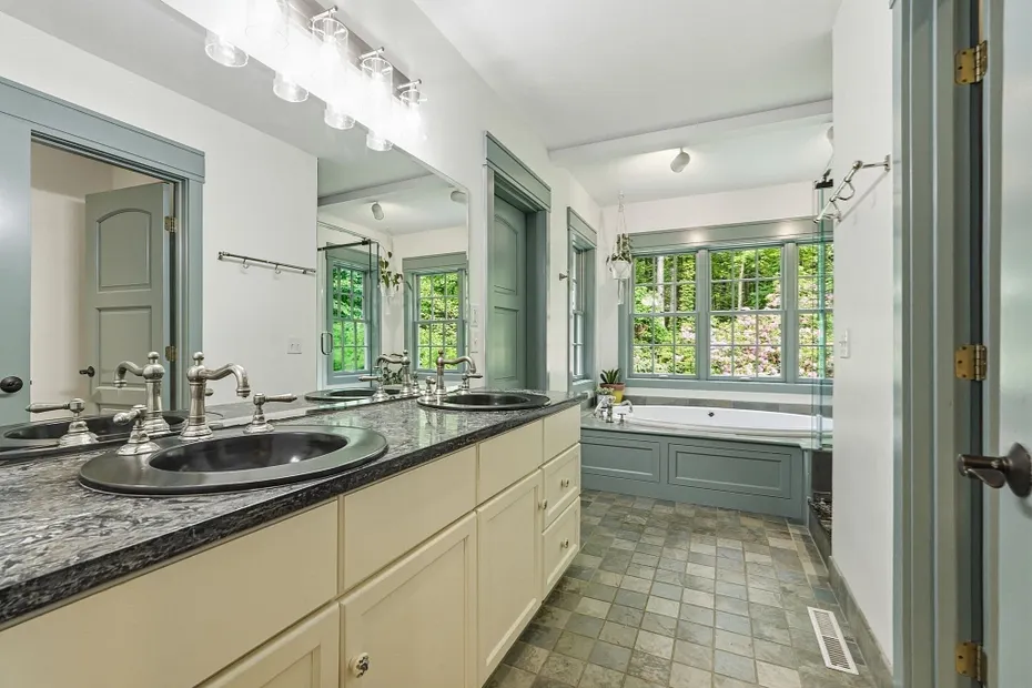 18 Eveningstar Dr Photo 17