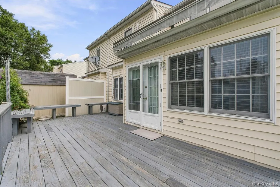 1069 Wolcott Avenue Photo 33