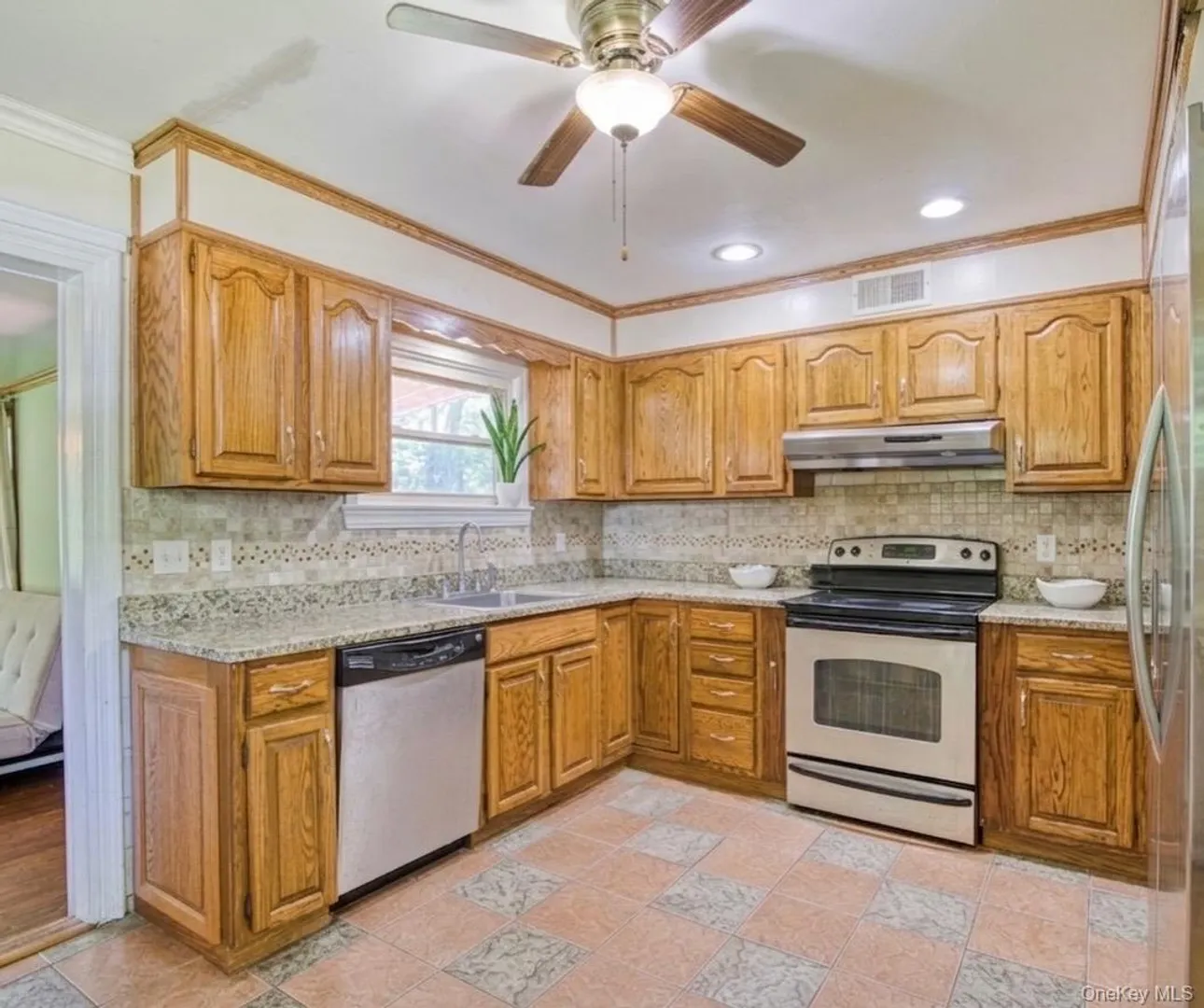 32 Mager Avenue Photo 5