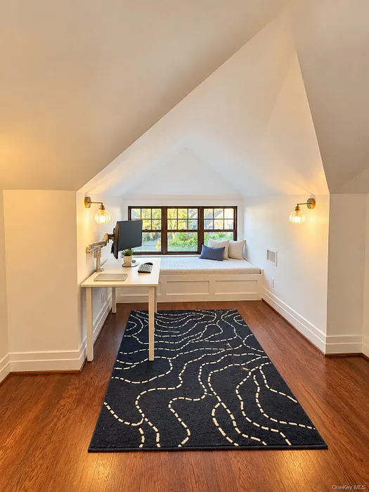 219 White Plains Road Photo 17