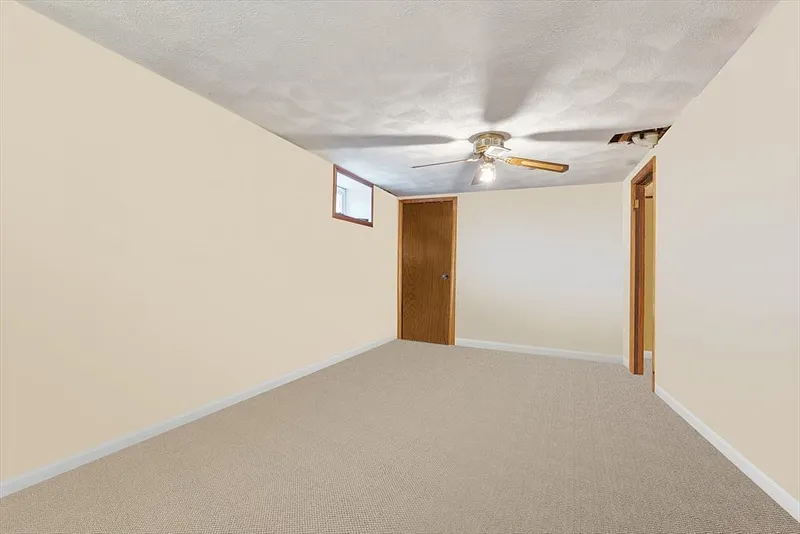 10 Hinckley Rd Photo 19