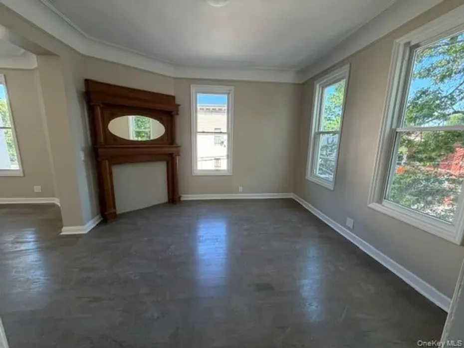 667 Morris Park Avenue Photo 9