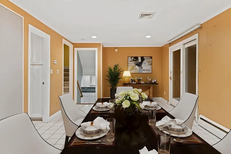 6 Madison Ave Photo 8