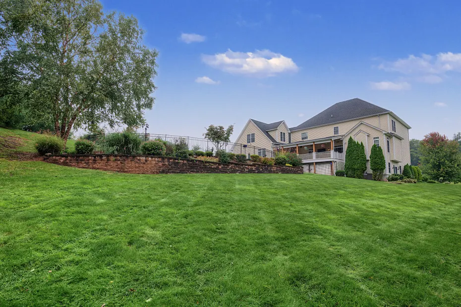 9 Pierpont Court Photo 36