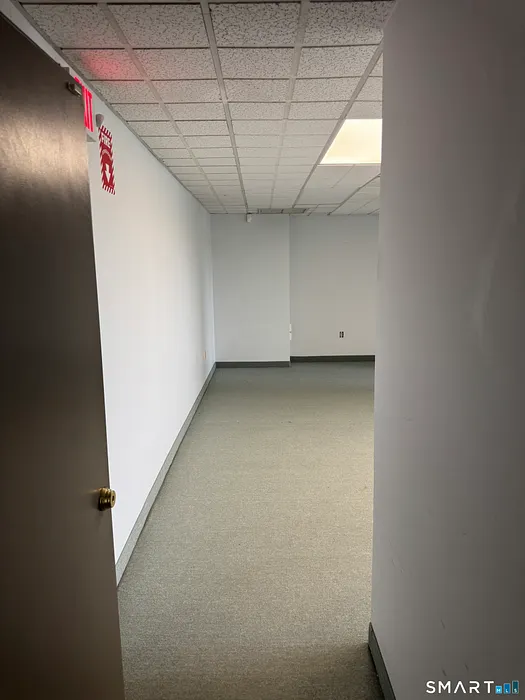 455 Boston Post Road Photo 18