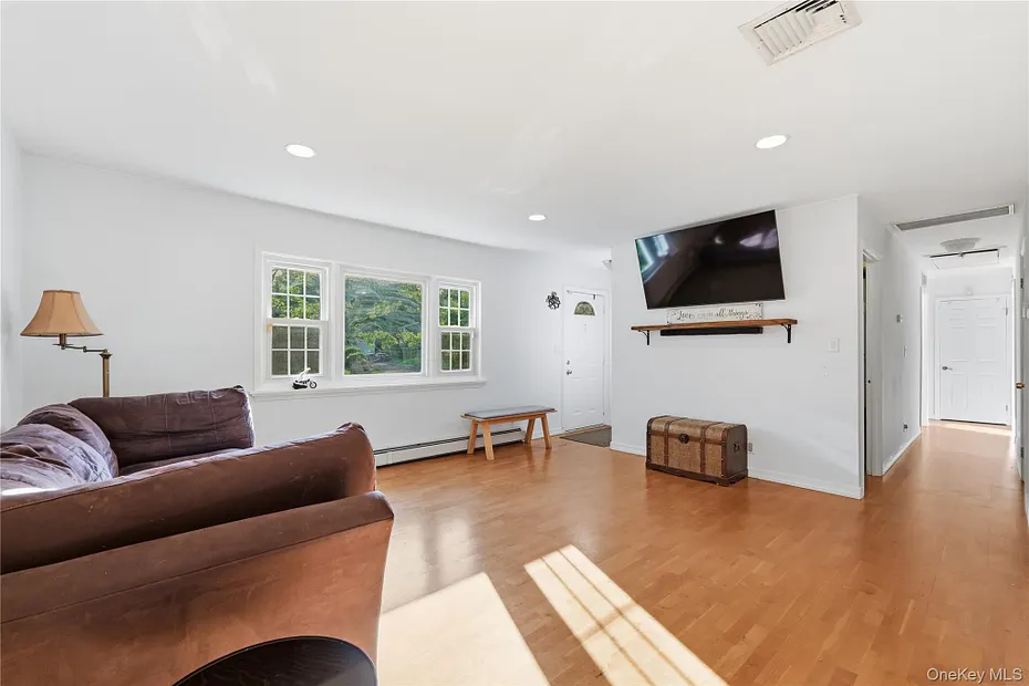 24 Lafayette Road Photo 5