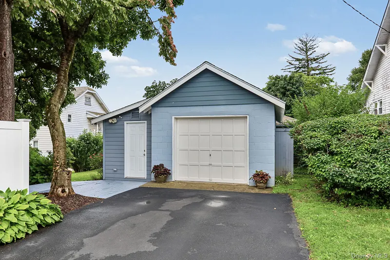 1118 Hudson Avenue Photo 25