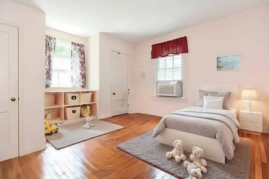 142 Bacon Street Photo 17
