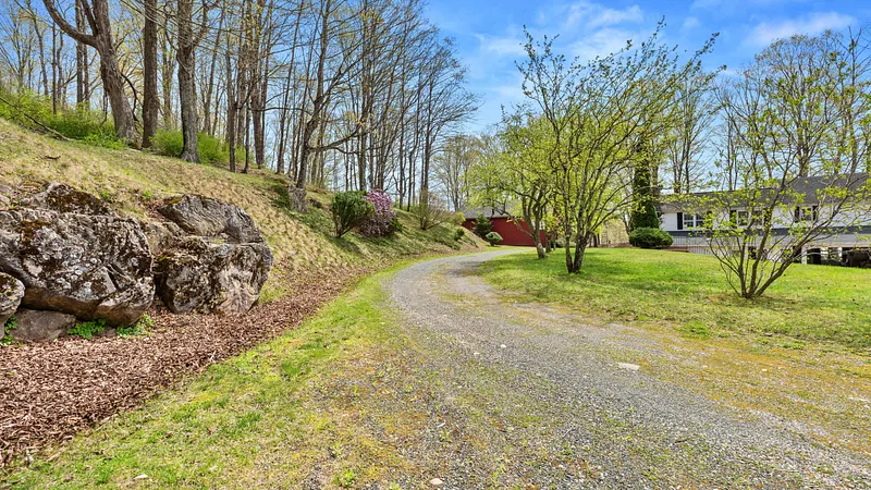 6 Tyringham Rd Photo 32