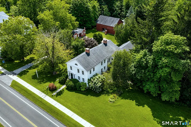 18 East Street Photo 2