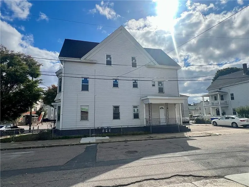 686 Broadway  #2R Photo 2