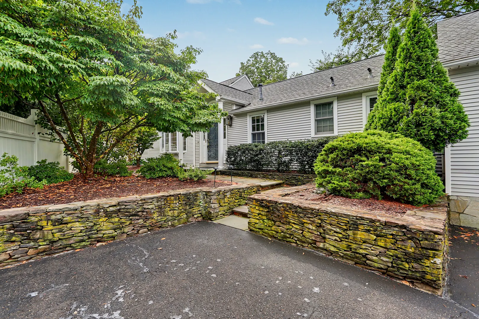 2 Evergreen Avenue Photo 1
