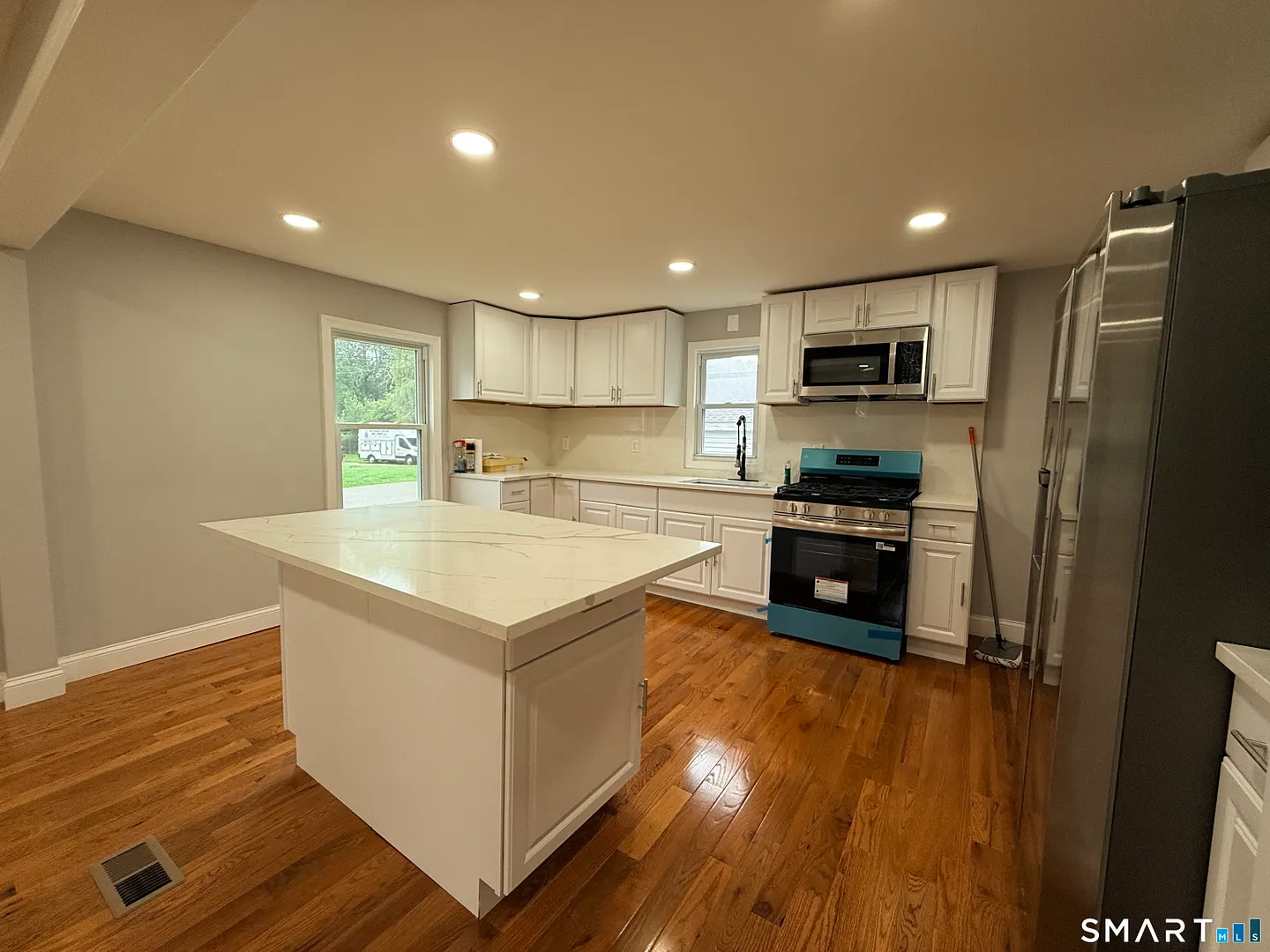 62 Mowry Avenue Photo 14
