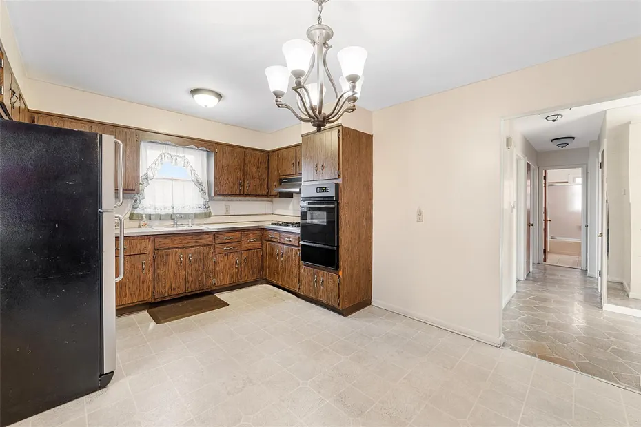 85 Stevens Avenue Photo 9
