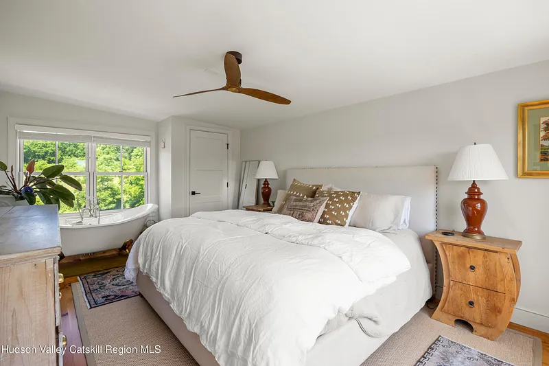 476 South Road Photo 18