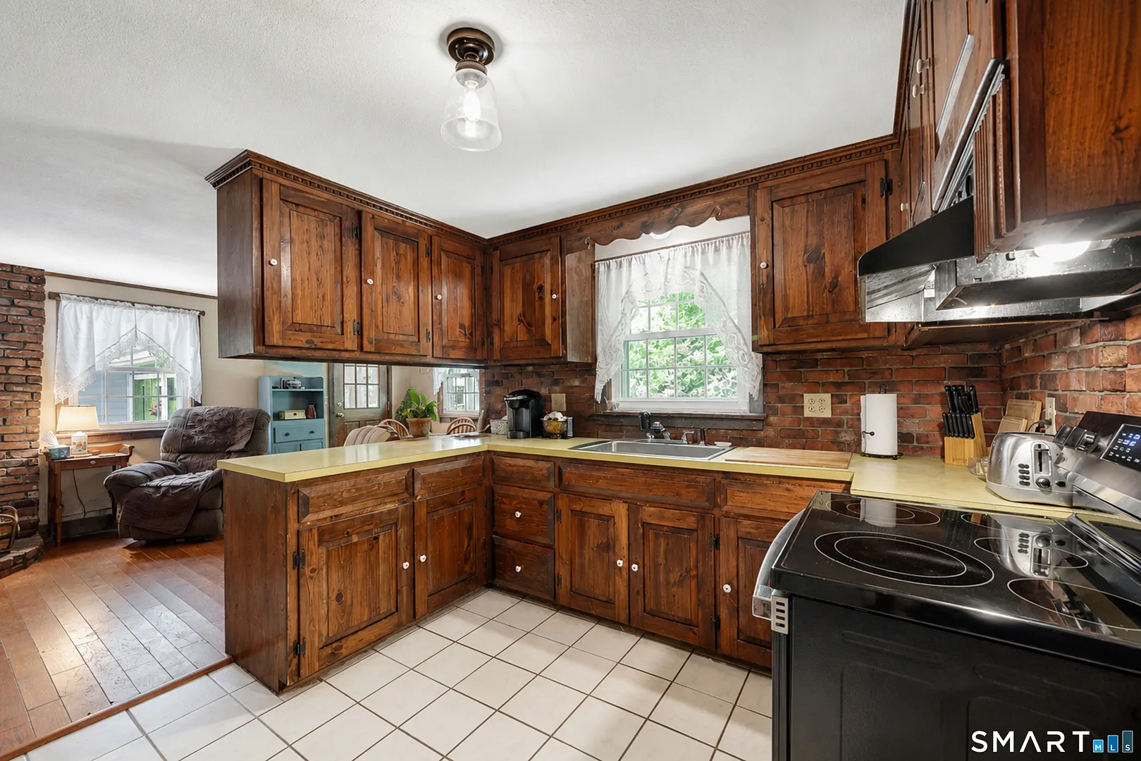 Suffield Single Family Photo 17