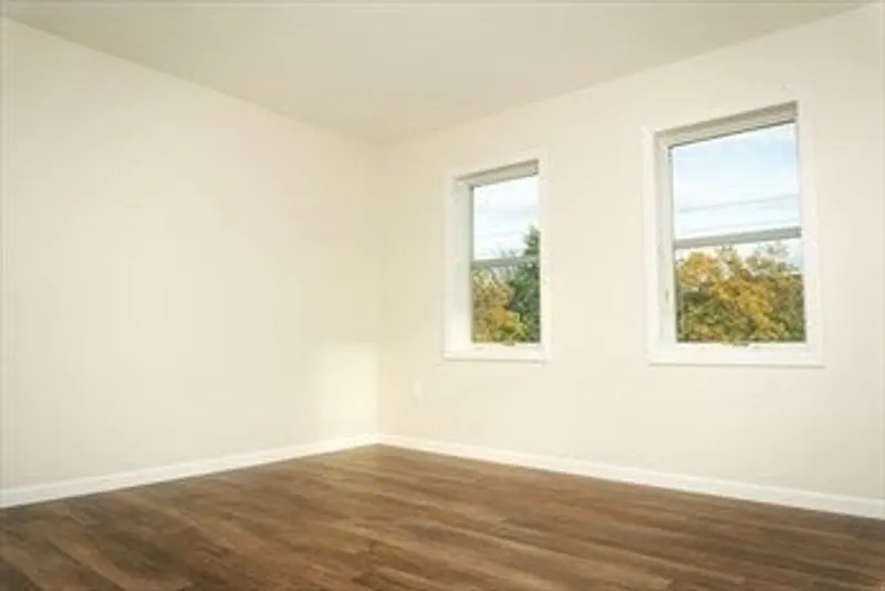 680 South East St. Photo 9