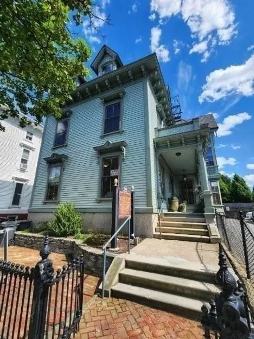 390 Broadway Avenue Photo 1