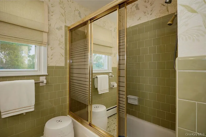 8 Carroll Drive Photo 33