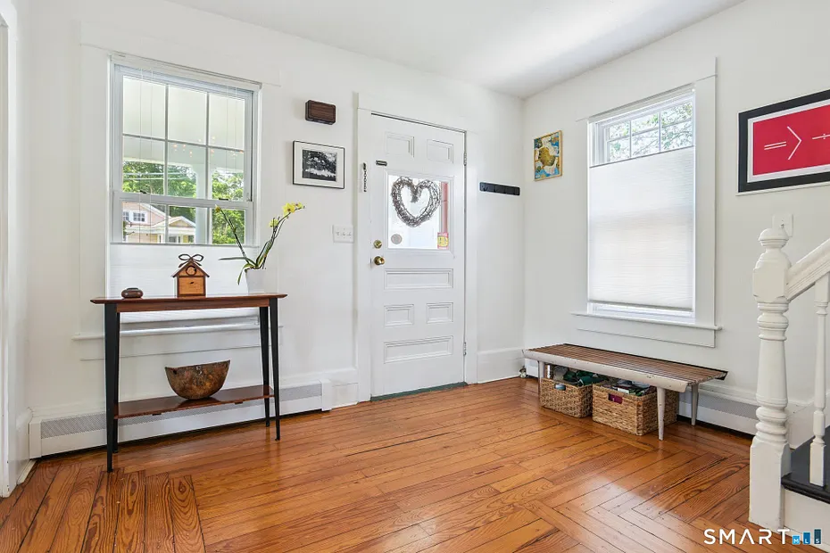 24 Warren Avenue Photo 5
