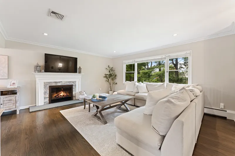 1 Sherwood Road Photo 6