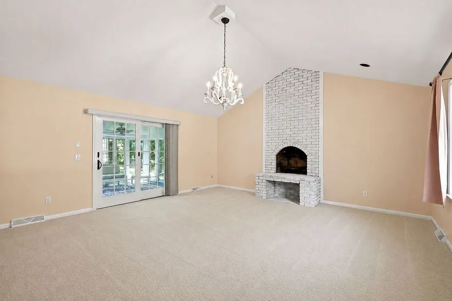 84 Brewster Rd Photo 4