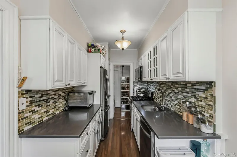 19 William Street  #2D Photo 4