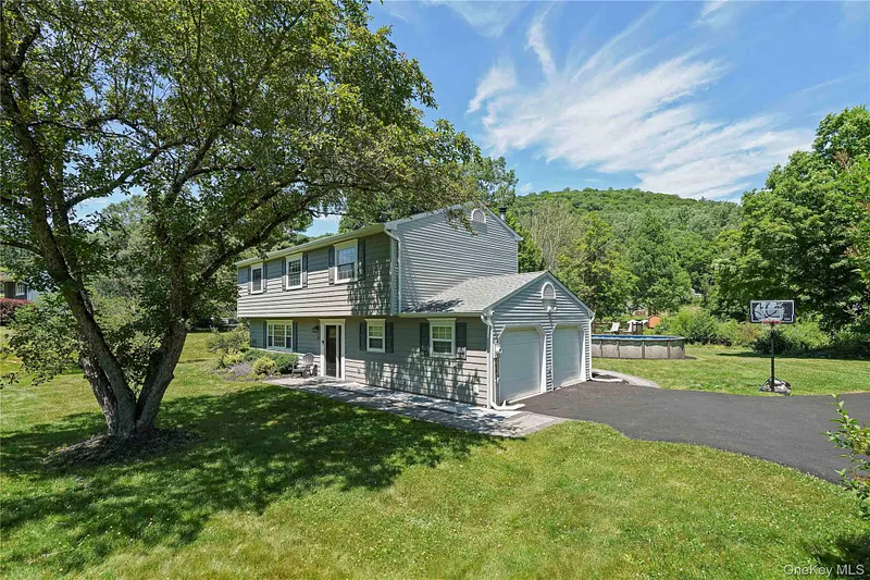 11 Kenneth Drive Photo 3