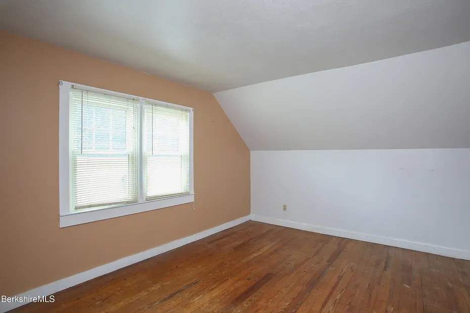421 Elm St Photo 18