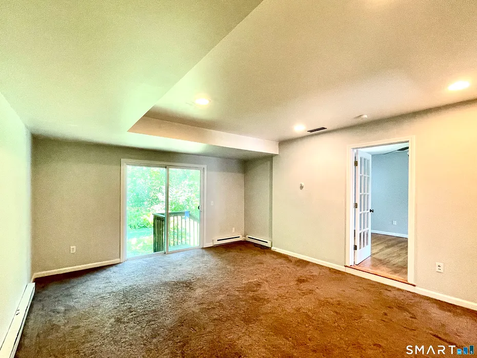 35 Woodmont Road Photo 12