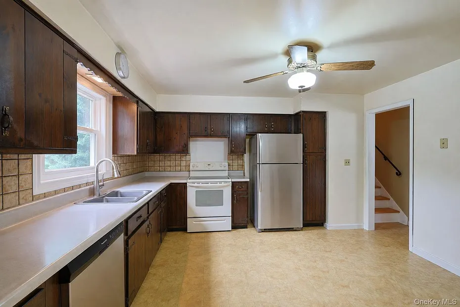 18 Hillside Road Photo 7