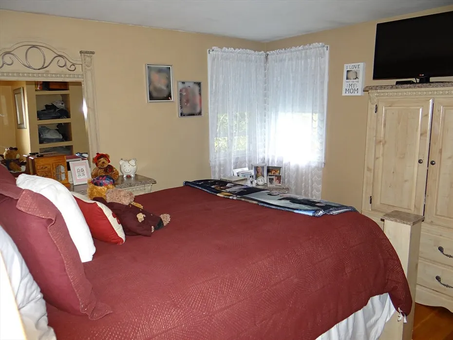 25 Marshall Ave Photo 14
