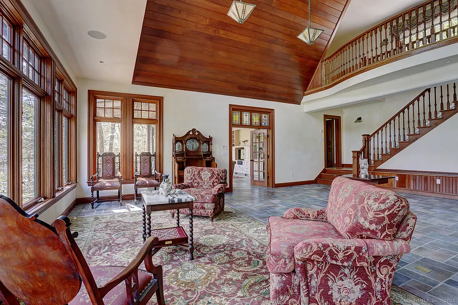 152 Tower Hill Road Photo 5