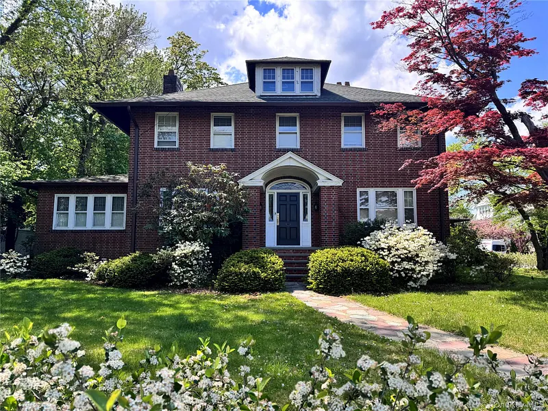 219 White Plains Road Photo 1