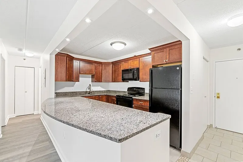 275 Main St #403 Photo 11