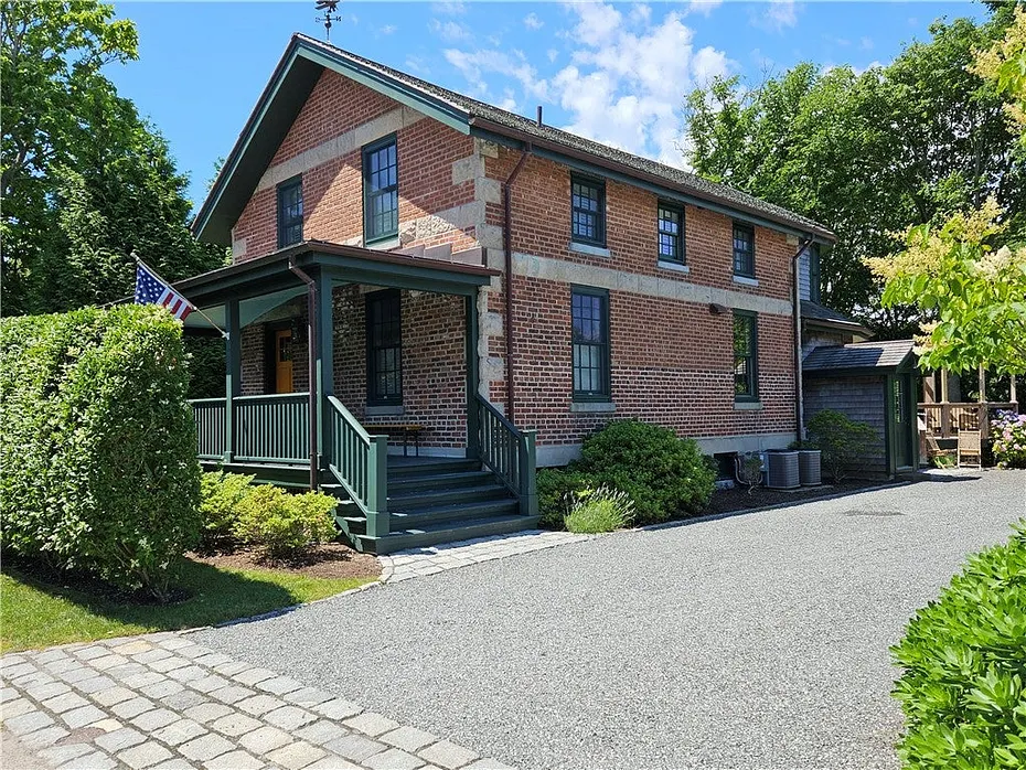 209 Coggeshall Avenue Photo 1
