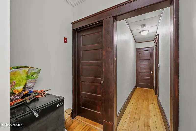271 Tyler St Photo 9