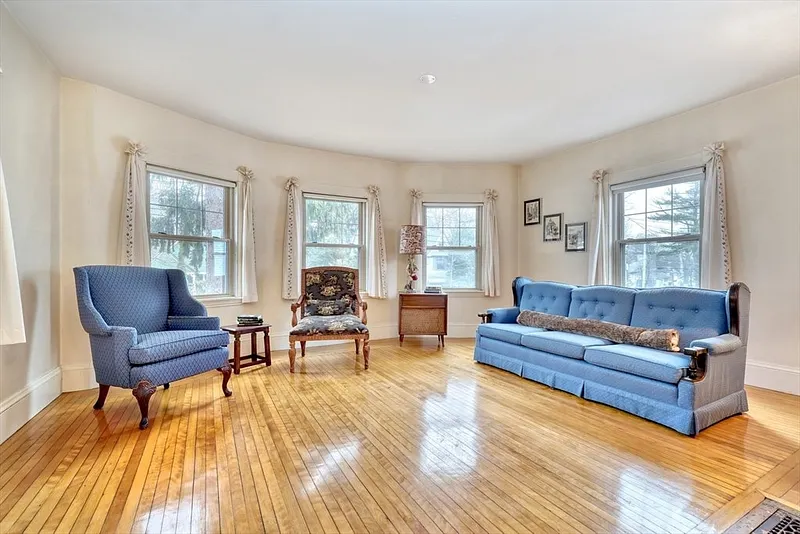 37 Glenwood Ave Photo 7