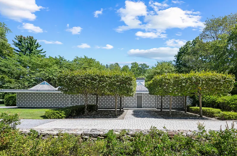 565 Oenoke Ridge Photo 2