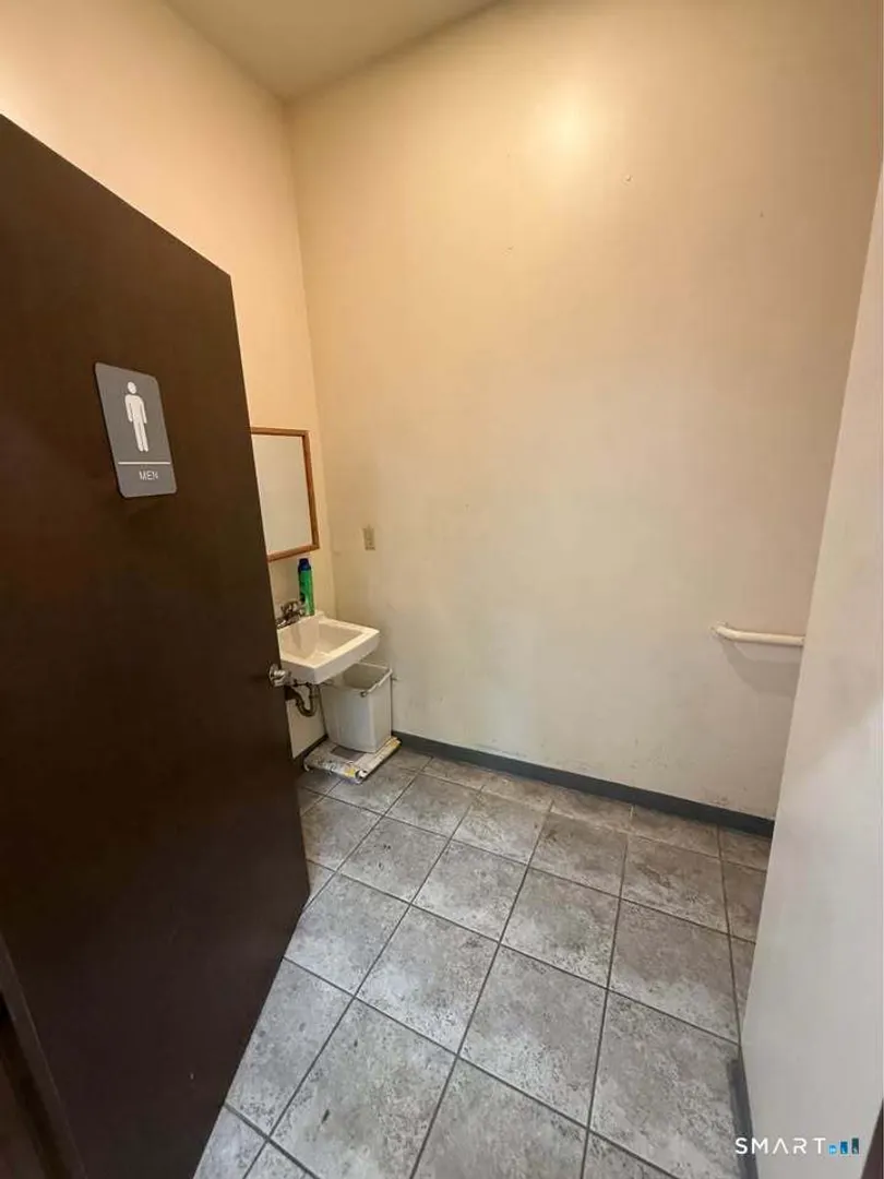 29 Seemans Lane Photo 11