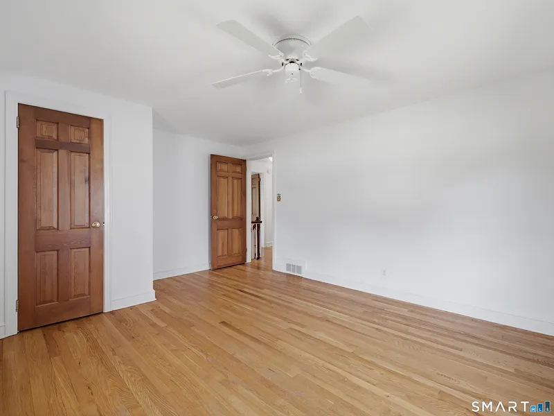 2409 Albany Avenue Photo 21