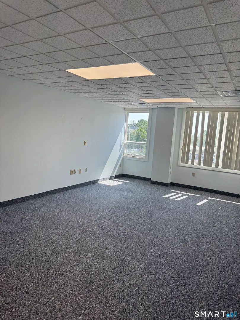455 Boston Post Road Photo 19
