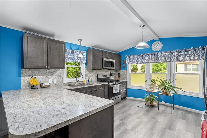 464 Gardiner Road #103 Photo 10