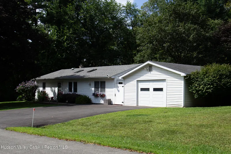 75 Oak Leaf Drive Photo 2
