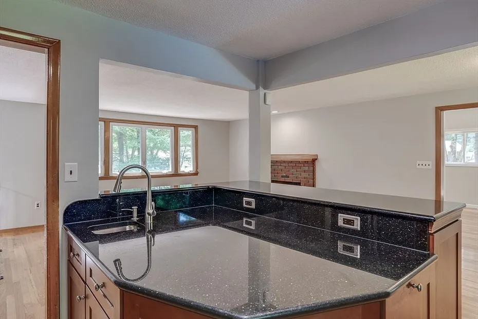 680 East Street Photo 10
