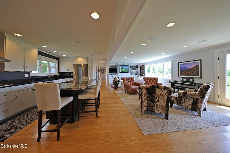154 Plunkett St Photo 12