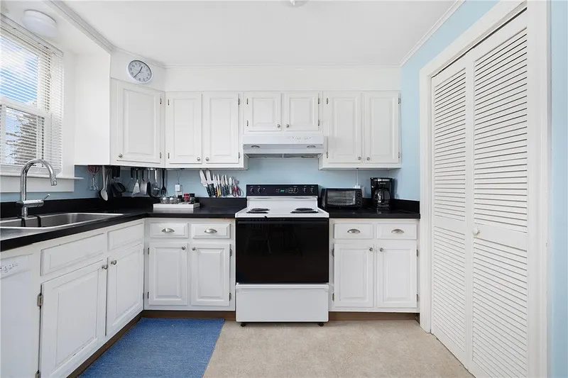 59 Mount Hope Avenue Photo 17