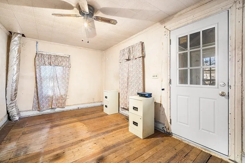 60 Ironstone St Photo 8